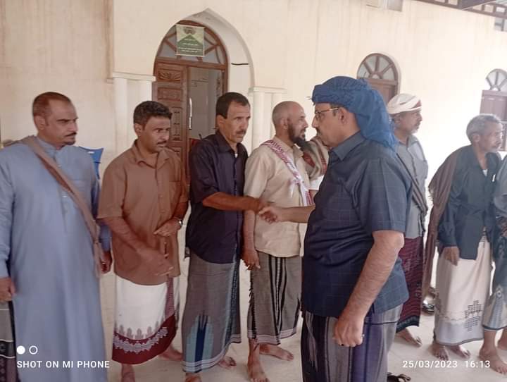 محافظ حضرموت يتفقد مديرية عمد ويتلقى التعازي في وفاة ابن عمّه
