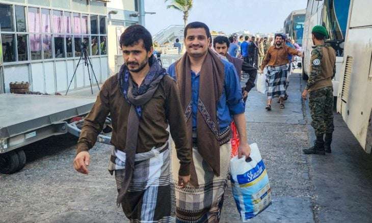 مركز حقوقي يدعو طرفي الحرب في اليمن للإفراج عن جميع الأسرى والمختطفين