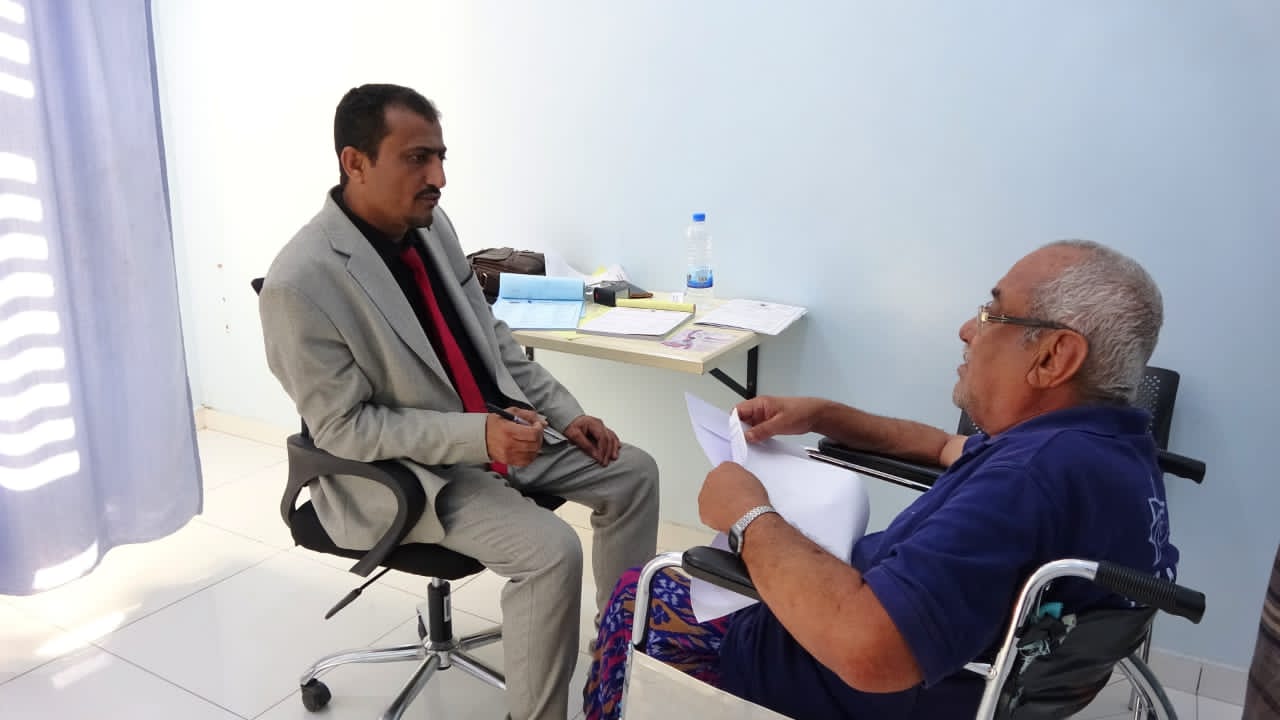 أخصائي جراحة العظام والإصابات بهيئة مستشفى شبوة العام يتحدث عن نجاح عمليات معقدة لعدد من كبار السن