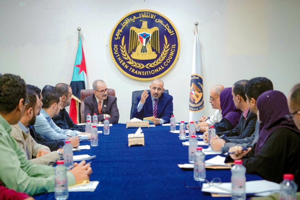رئيس المجلس الانتقالي يترأس اجتماعا للأمانة العامة لهيئة الرئاسة 
